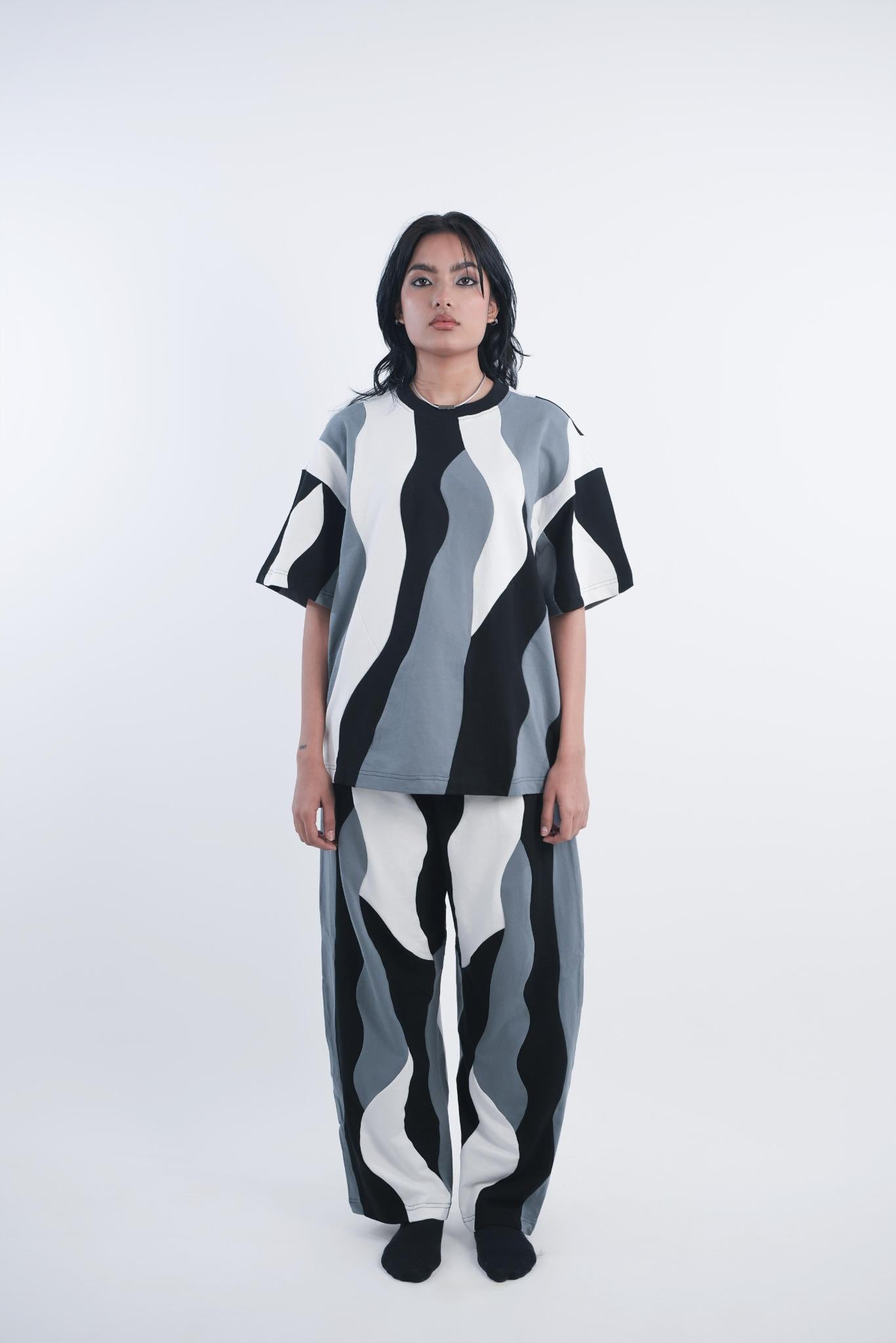 BOGSILA BLACK WAVY T-SHIRT