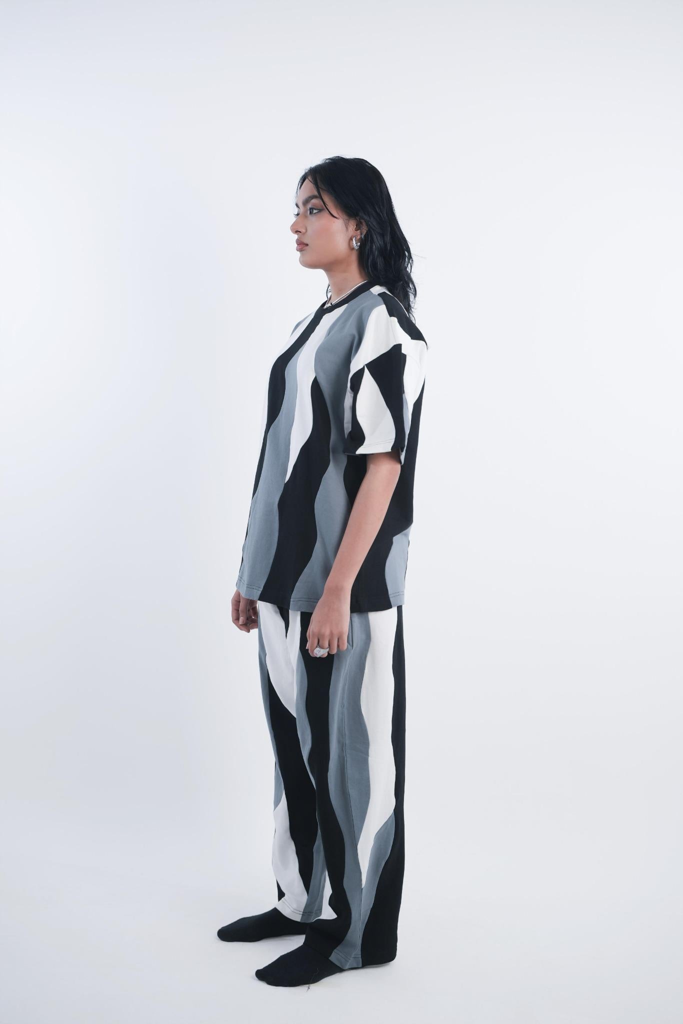 BOGSILA BLACK WAVY T-SHIRT