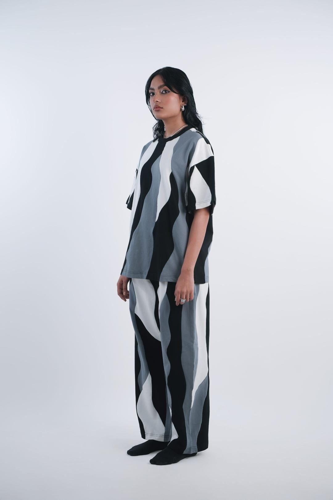 BOGSILA BLACK WAVY T-SHIRT